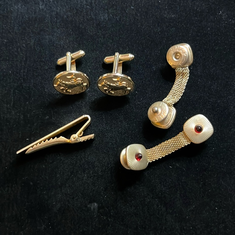 Anson Lot Of Three One Tie Clip  Two Pair Cuff Links Gold Tone Zodiac Taurus